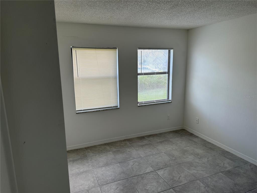 2 Bahia Cir Loop Ocala, FL 34472 - Photo 4 of 5 an empty room with windows