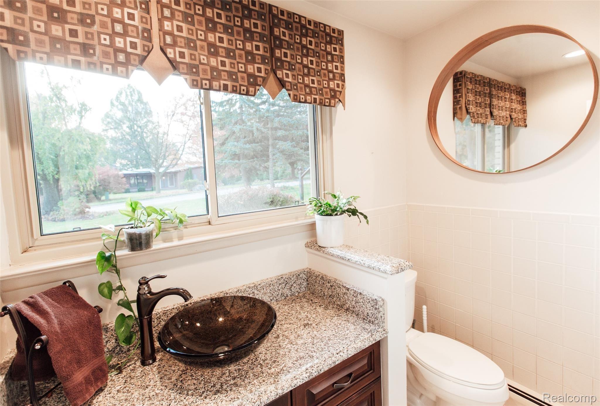 36219 Smithfield Road Farmington, MI 48335 - Photo 12 of 34 Half Bath Smithfield.jpg