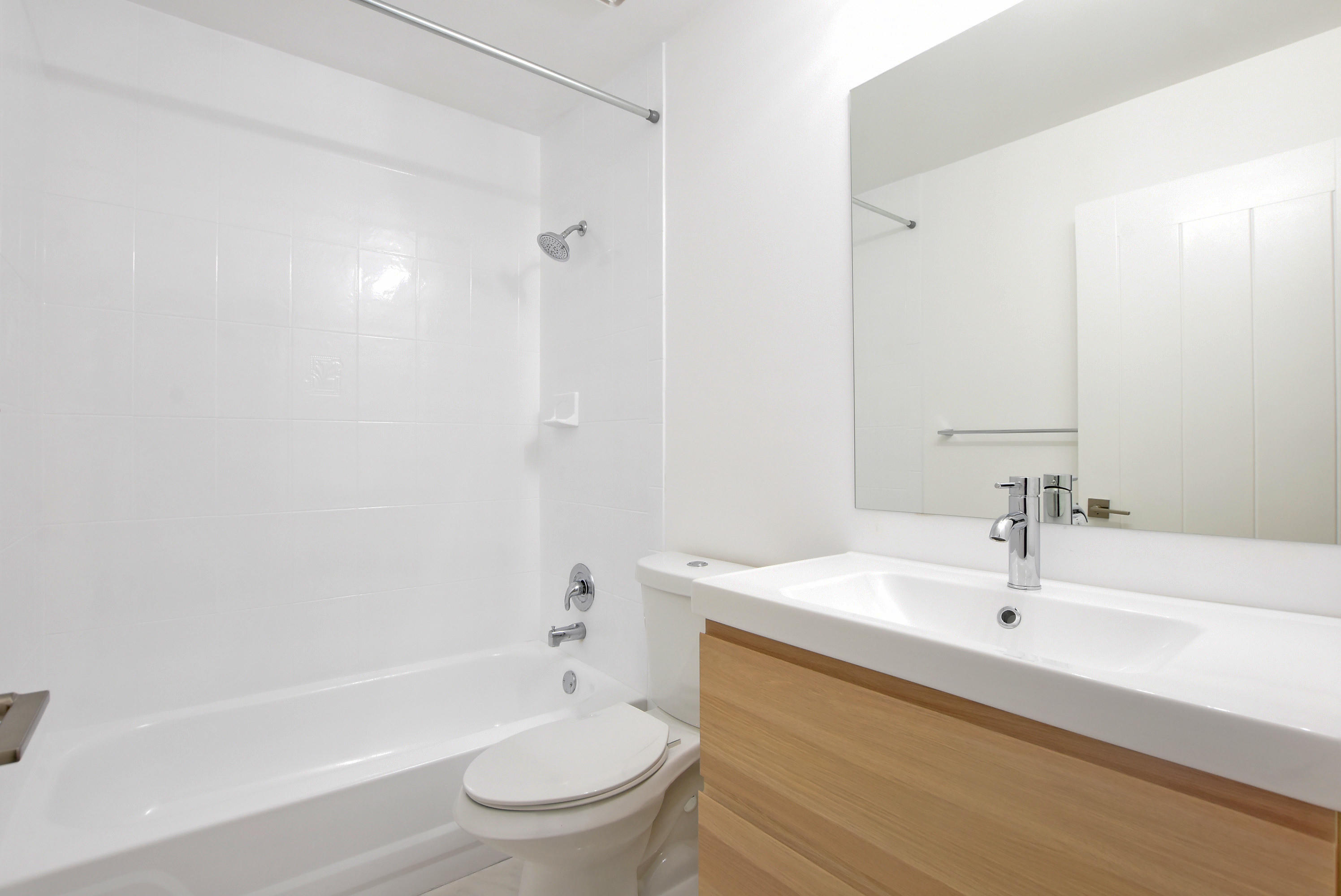 20931 Vía Azalea, Unit 2 Boca Raton, FL 33428 - Photo 18 of 28 Guest Bathroom