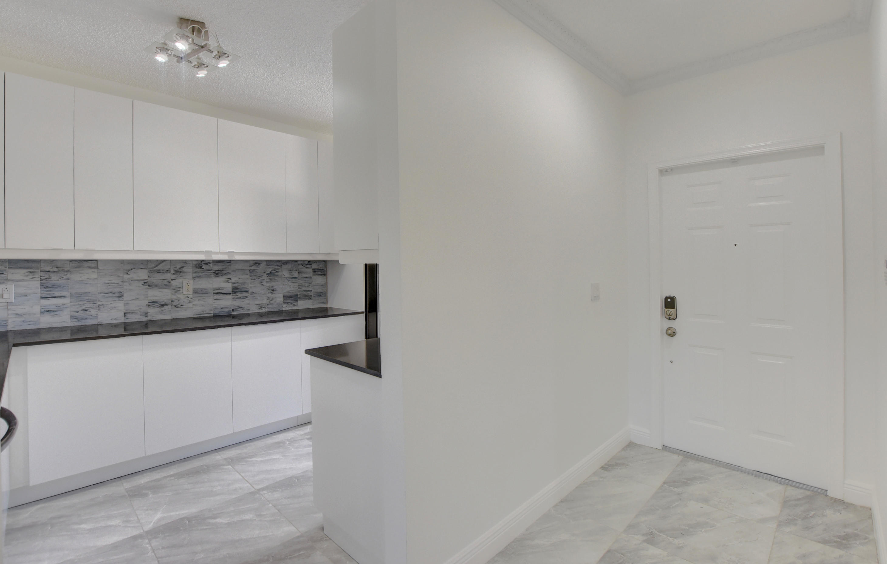 20931 Vía Azalea, Unit 2 Boca Raton, FL 33428 - Photo 3 of 28 Foyer