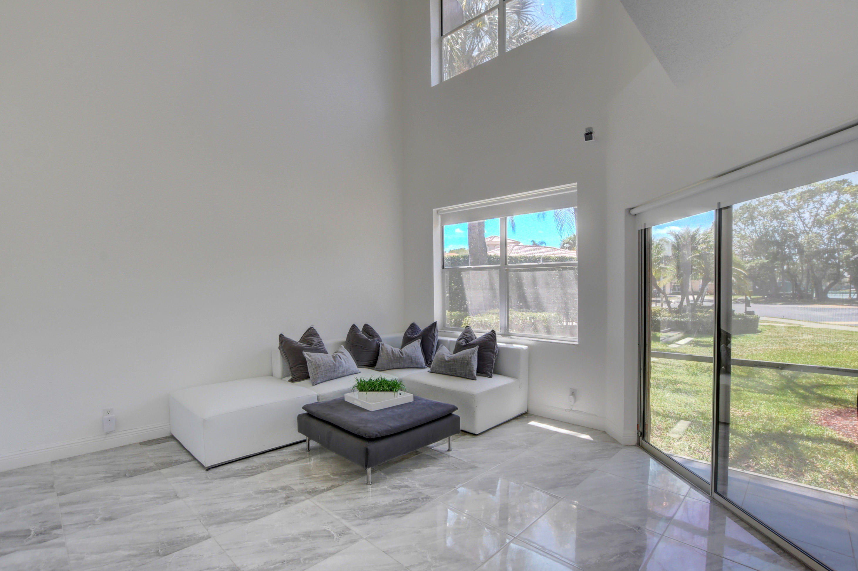 20931 Vía Azalea, Unit 2 Boca Raton, FL 33428 - Photo 5 of 28 Living Room