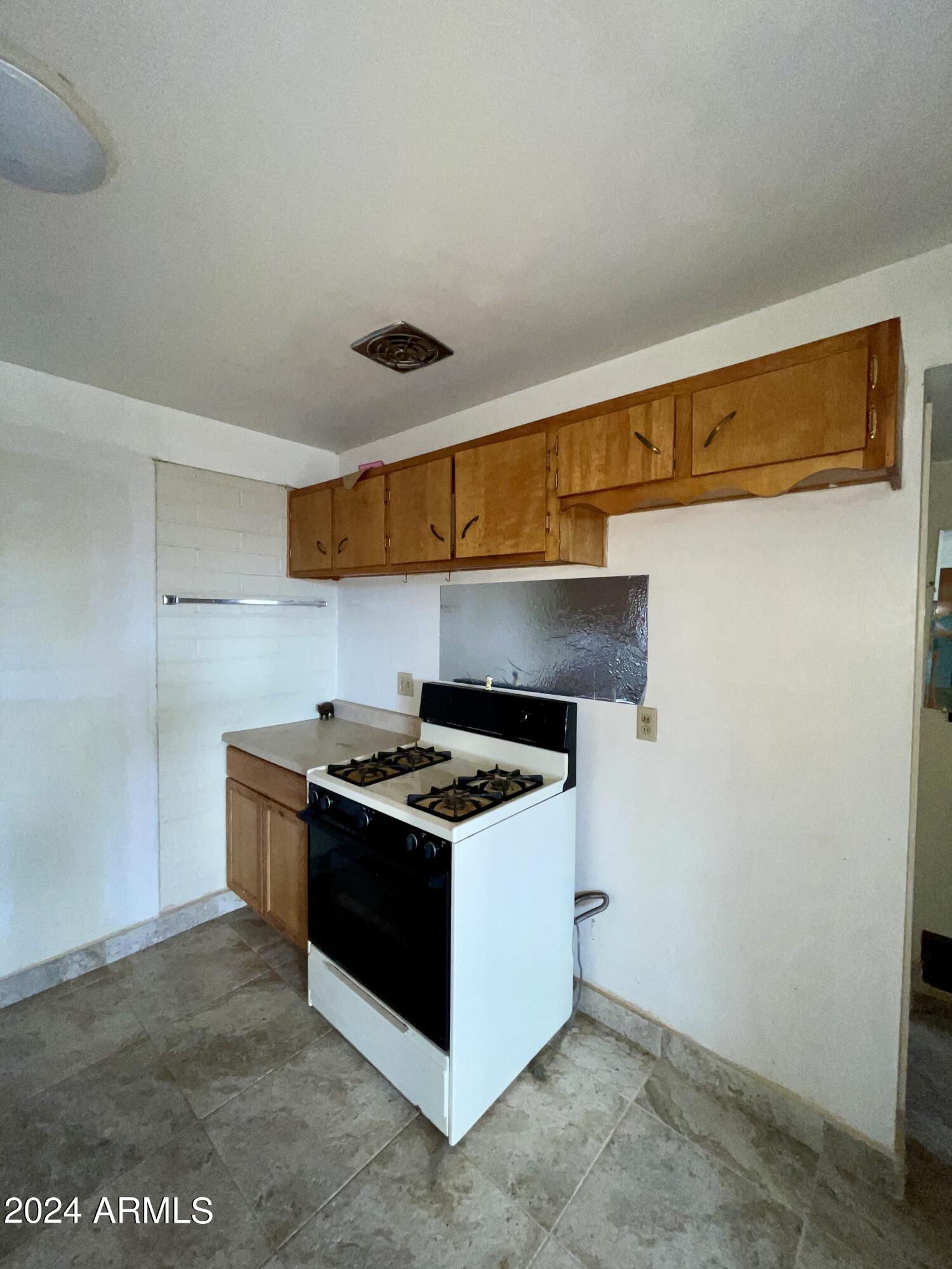 2602 6th Green Street Douglas, AZ 85607 - Photo 9 of 27 Kitchen 4