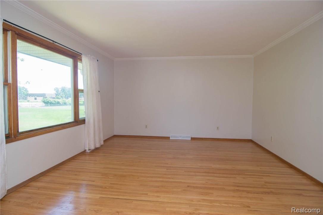 11434 Grafton Road Carleton, MI 48117 - Photo 5 of 50 DSC_0759.jpg