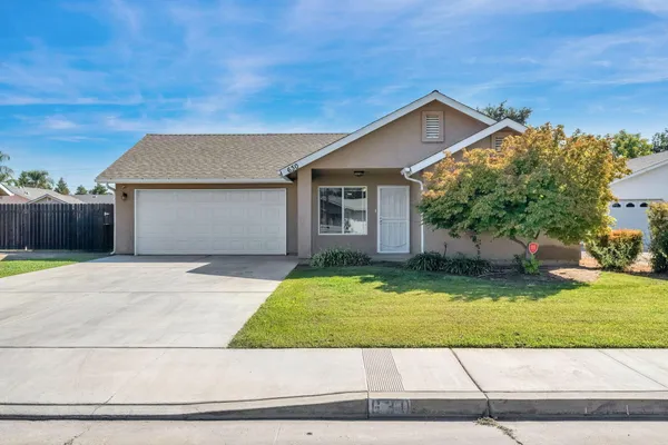 $395,000 | 630 North Whitney Avenue, Dinuba, CA 93618