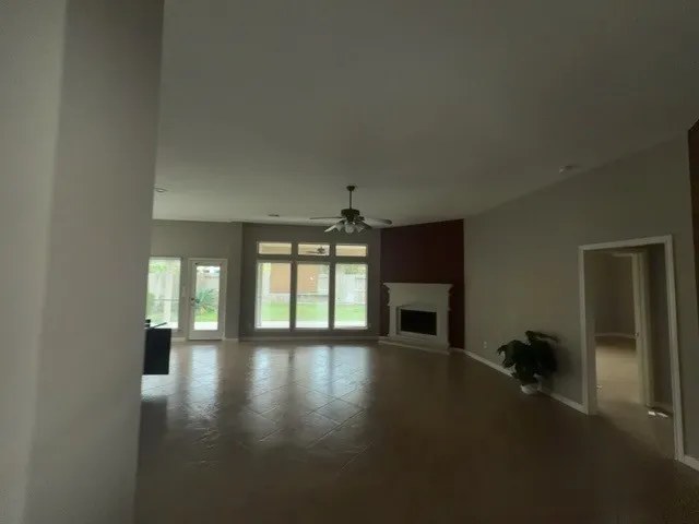 a view of empty room with window