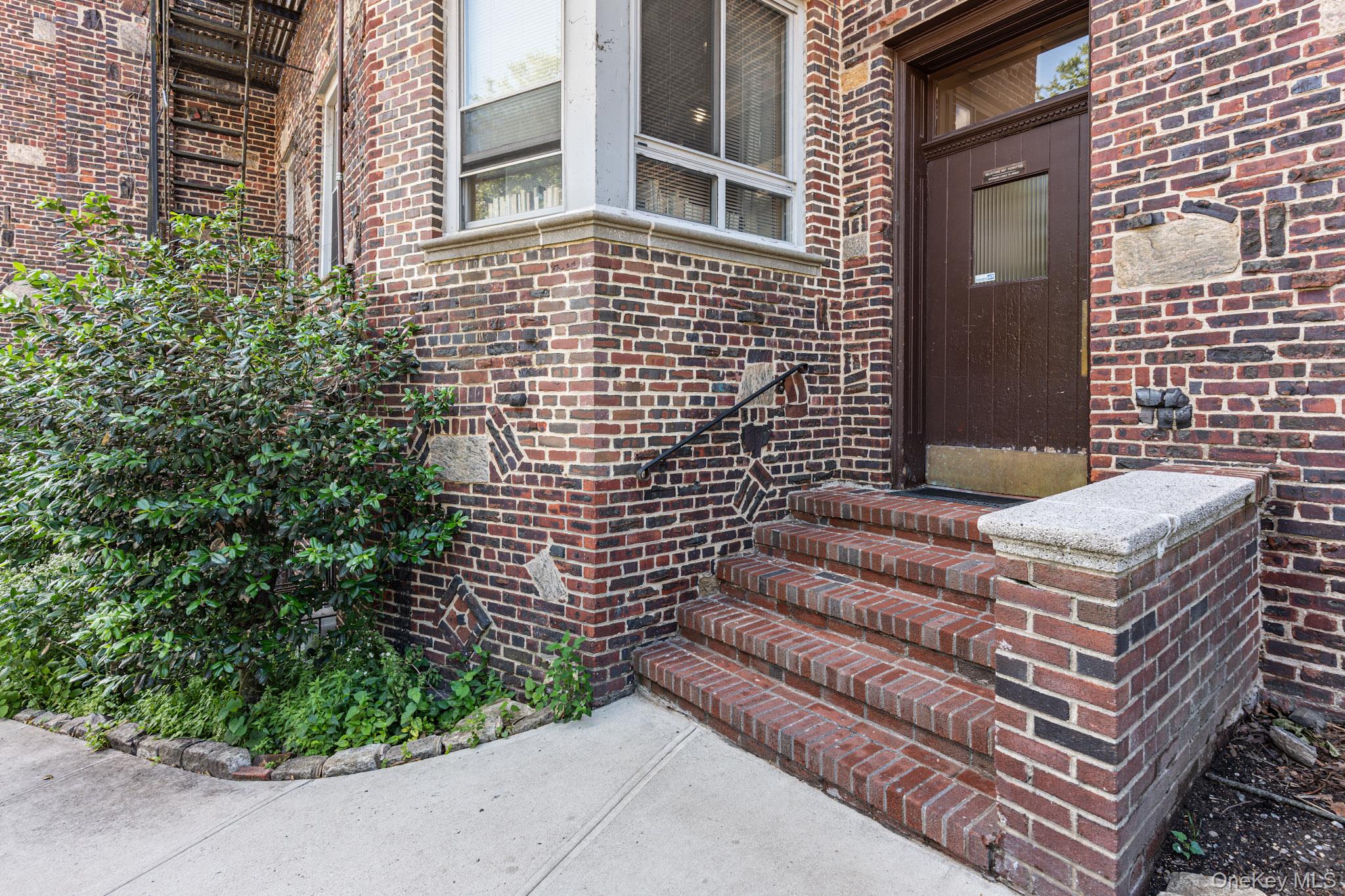 4445 Post Road, Unit 3H Bronx, NY 10471 - Photo 16 of 21 Side Entrance - Direct to the third floor