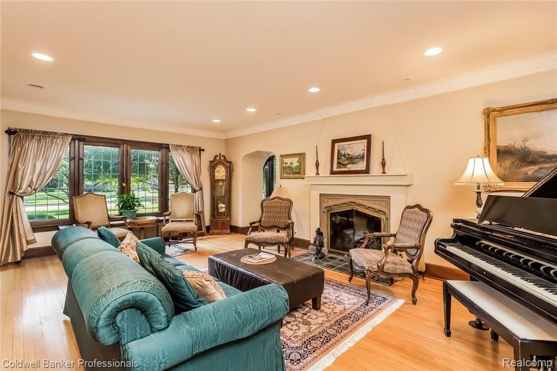 1311 Devonshire Road Grosse Pointe, MI 48230 - Photo 15 of 66 015-Living_Room-3251647-medium.jpg