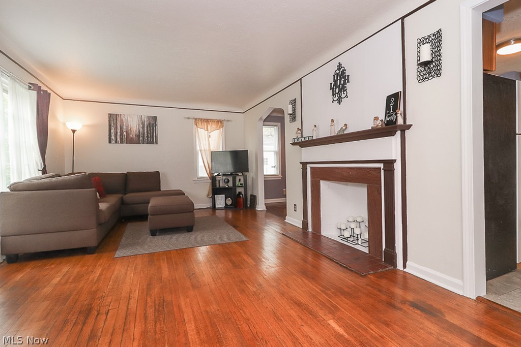 1543 Commodore Road Cleveland, OH 44124 - Photo 2 of 23 Gallery Image 2