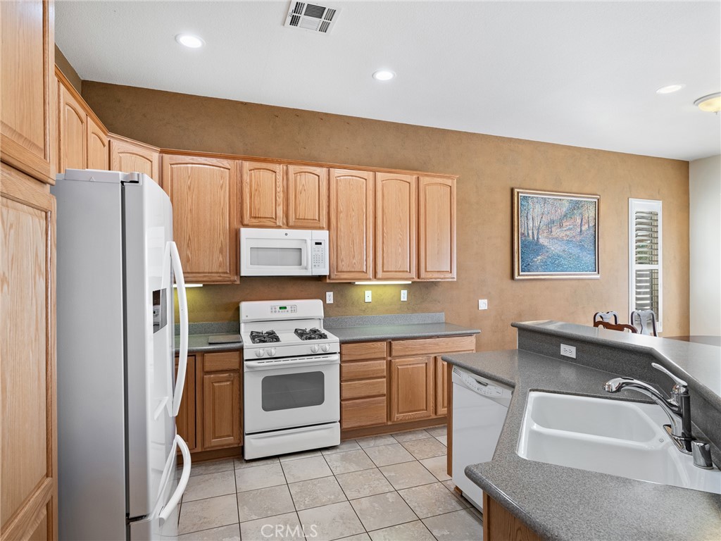 10446 Bridge Haven Road Apple Valley, CA 92308 - Photo 17 of 52