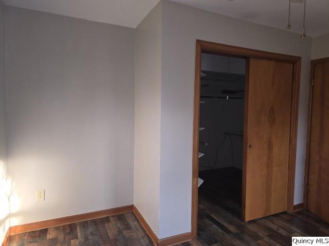825 Augusta Road Carthage, IL 62321 - Photo 14 of 27 a view of a hallway with wooden floor and closet