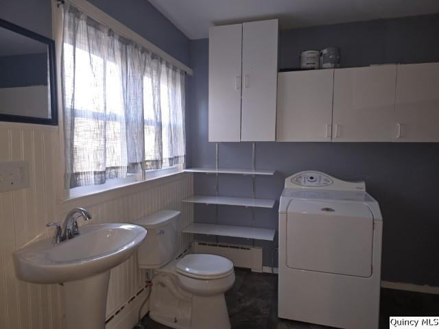 825 Augusta Road Carthage, IL 62321 - Photo 18 of 27 a bathroom with a sink toilet and window