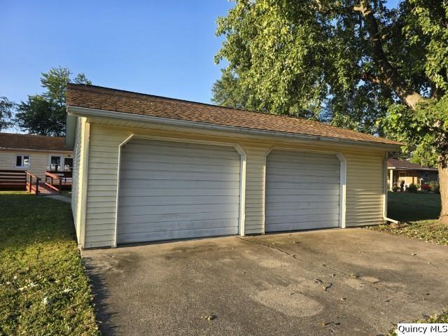 825 Augusta Road Carthage, IL 62321 - Photo 24 of 27 front view of a house