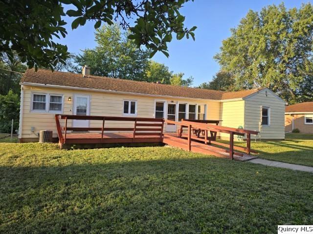 825 Augusta Road Carthage, IL 62321 - Photo 25 of 27 a house view with a garden space