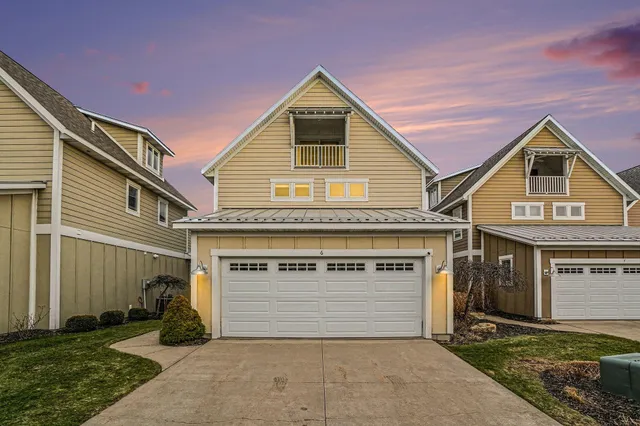 $539,900 | 920 West Savidge Street, Unit 6, Spring Lake, MI 49456