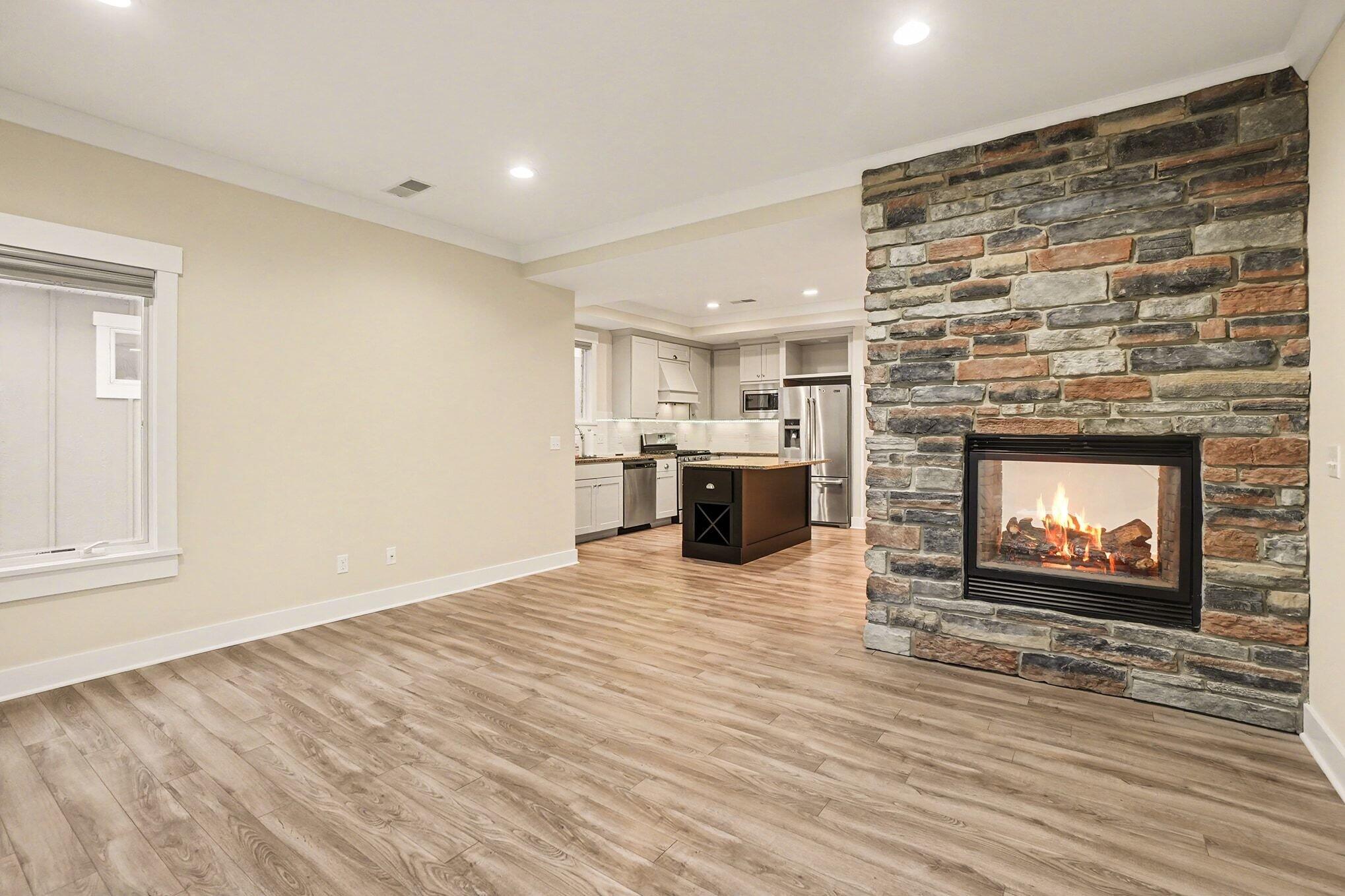 920 West Savidge Street, Unit 6 Spring Lake, MI 49456 - Photo 12 of 37 010_file_2716