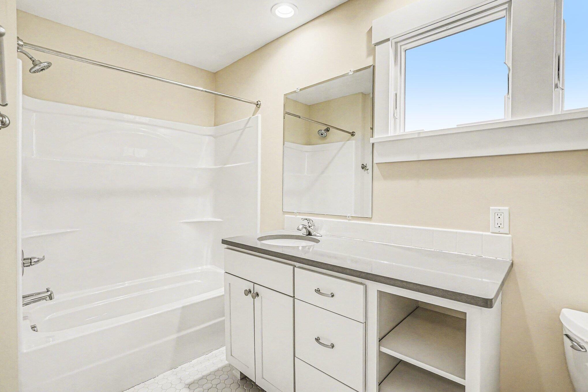 920 West Savidge Street, Unit 6 Spring Lake, MI 49456 - Photo 21 of 37 016_file_8847