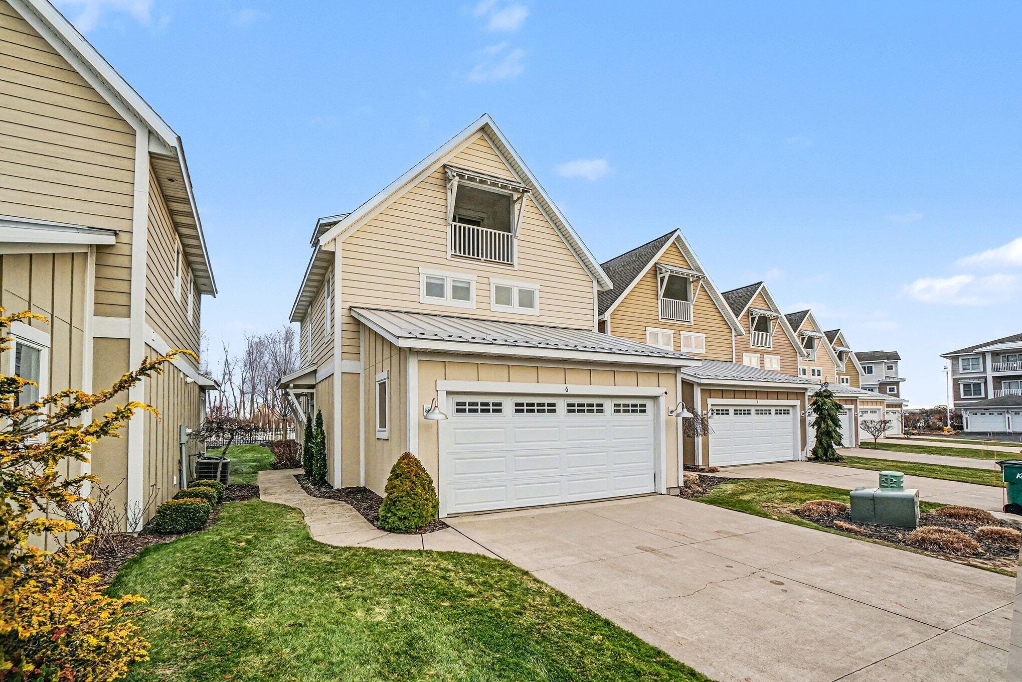 920 West Savidge Street, Unit 6 Spring Lake, MI 49456 - Photo 28 of 37 028_file_2016