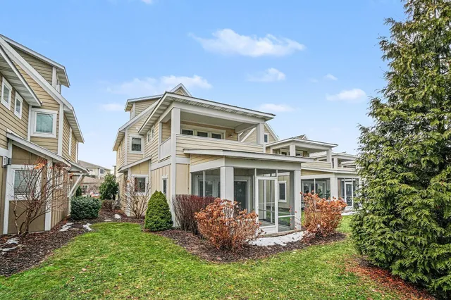$539,900 | 920 West Savidge Street, Unit 6, Spring Lake, MI 49456