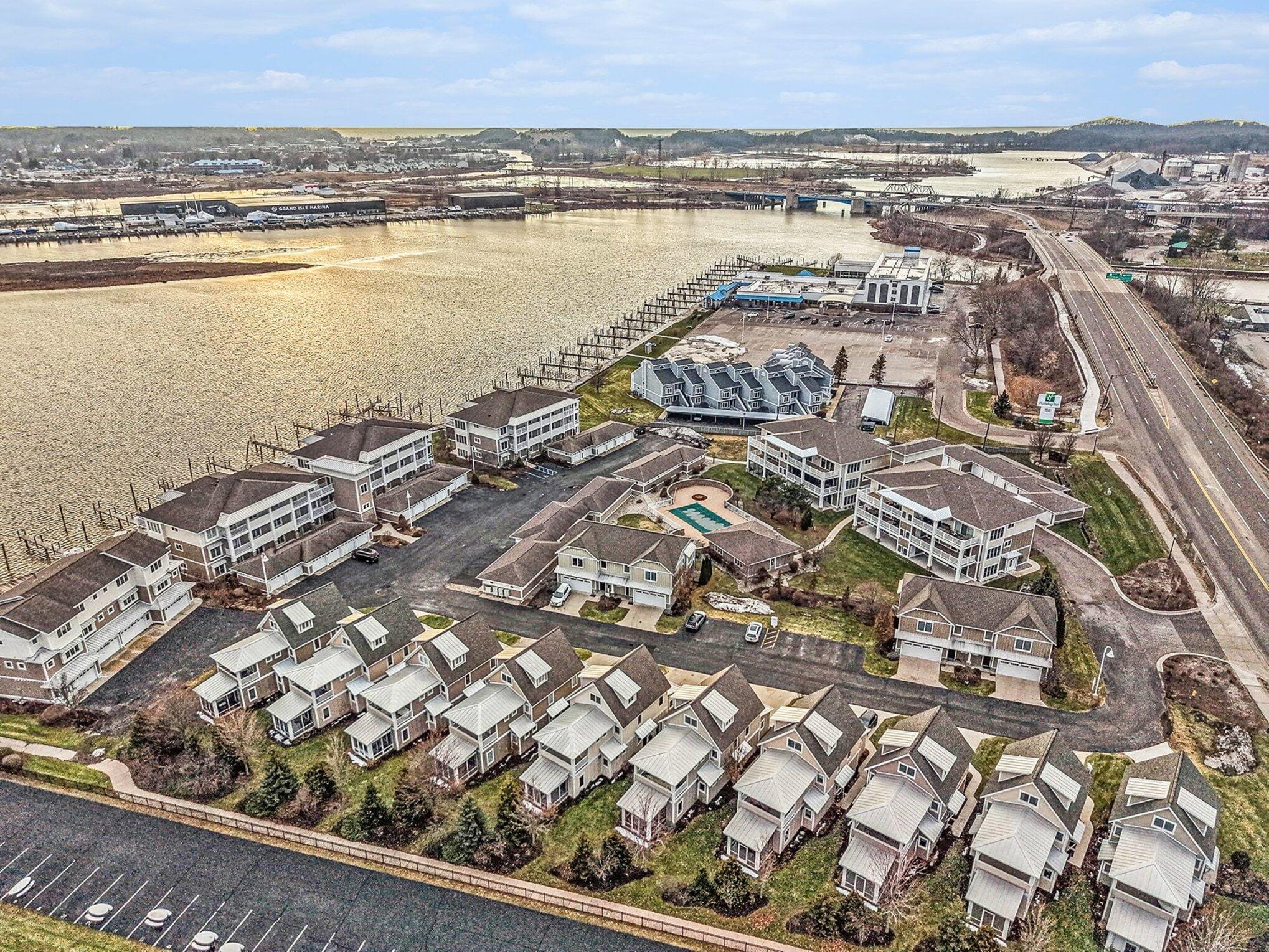 920 West Savidge Street, Unit 6 Spring Lake, MI 49456 - Photo 32 of 37 032_file_2242