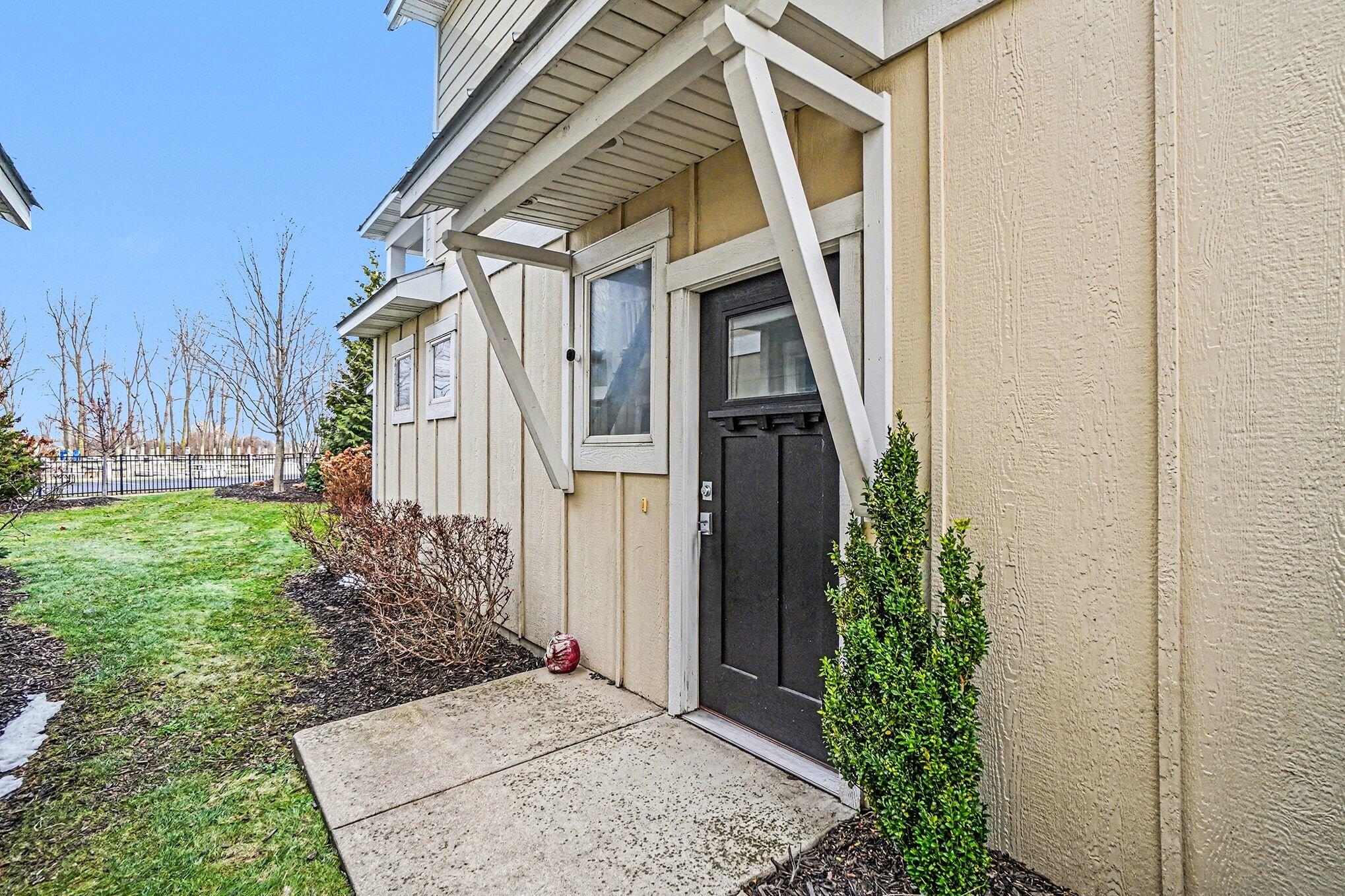 920 West Savidge Street, Unit 6 Spring Lake, MI 49456 - Photo 4 of 37 024_file_1609