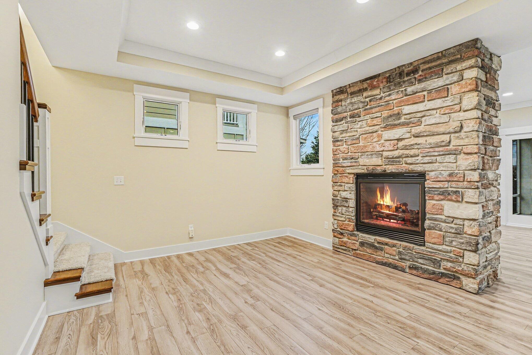 920 West Savidge Street, Unit 6 Spring Lake, MI 49456 - Photo 6 of 37 004_file_4632