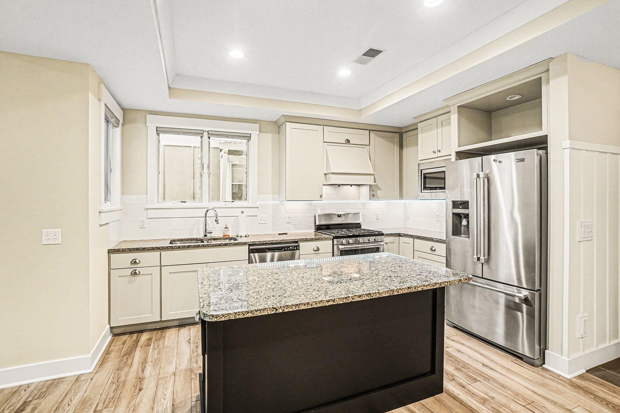 920 West Savidge Street, Unit 6 Spring Lake, MI 49456 - Photo 8 of 37 006_file_1695