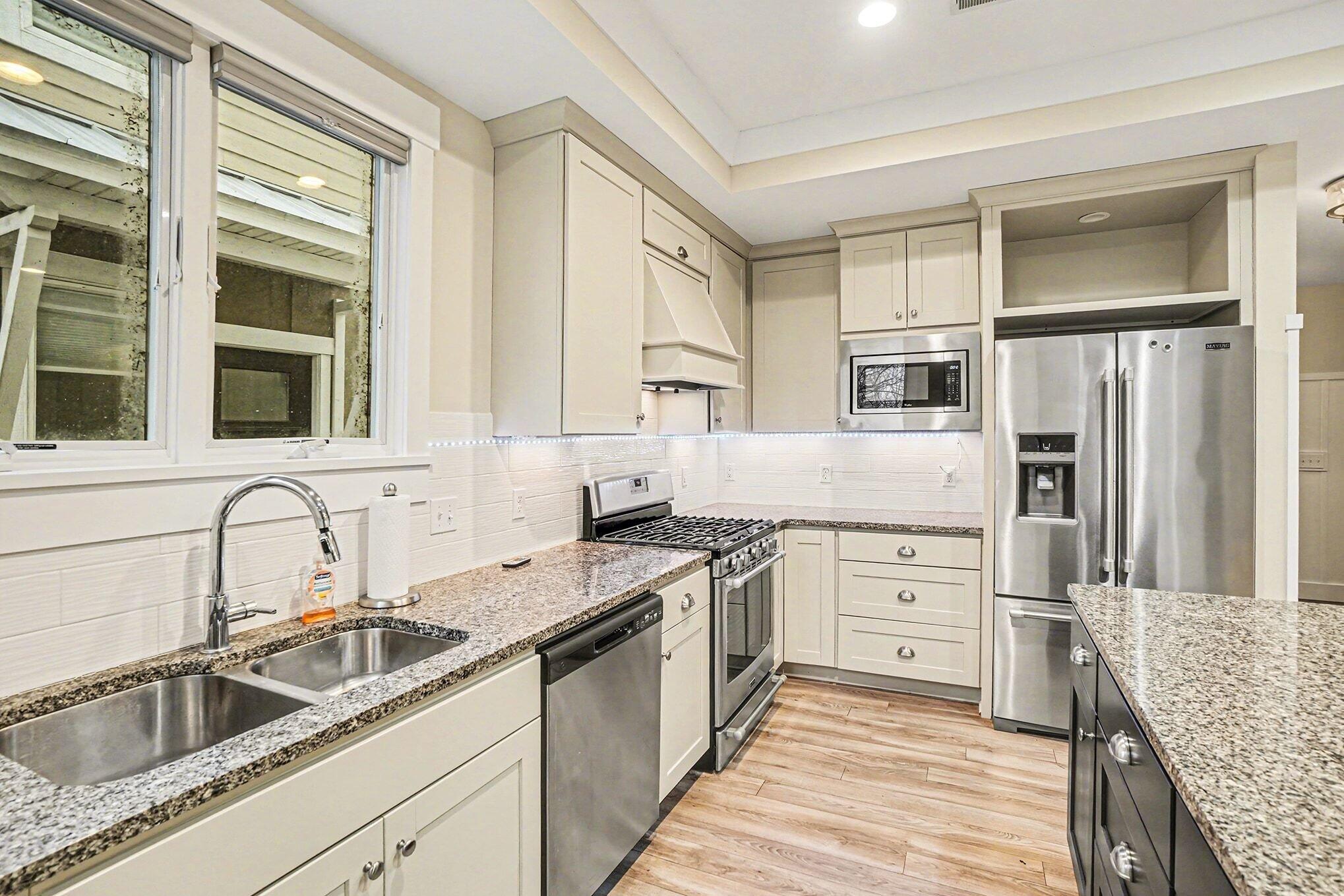 920 West Savidge Street, Unit 6 Spring Lake, MI 49456 - Photo 10 of 37 008_file_6736