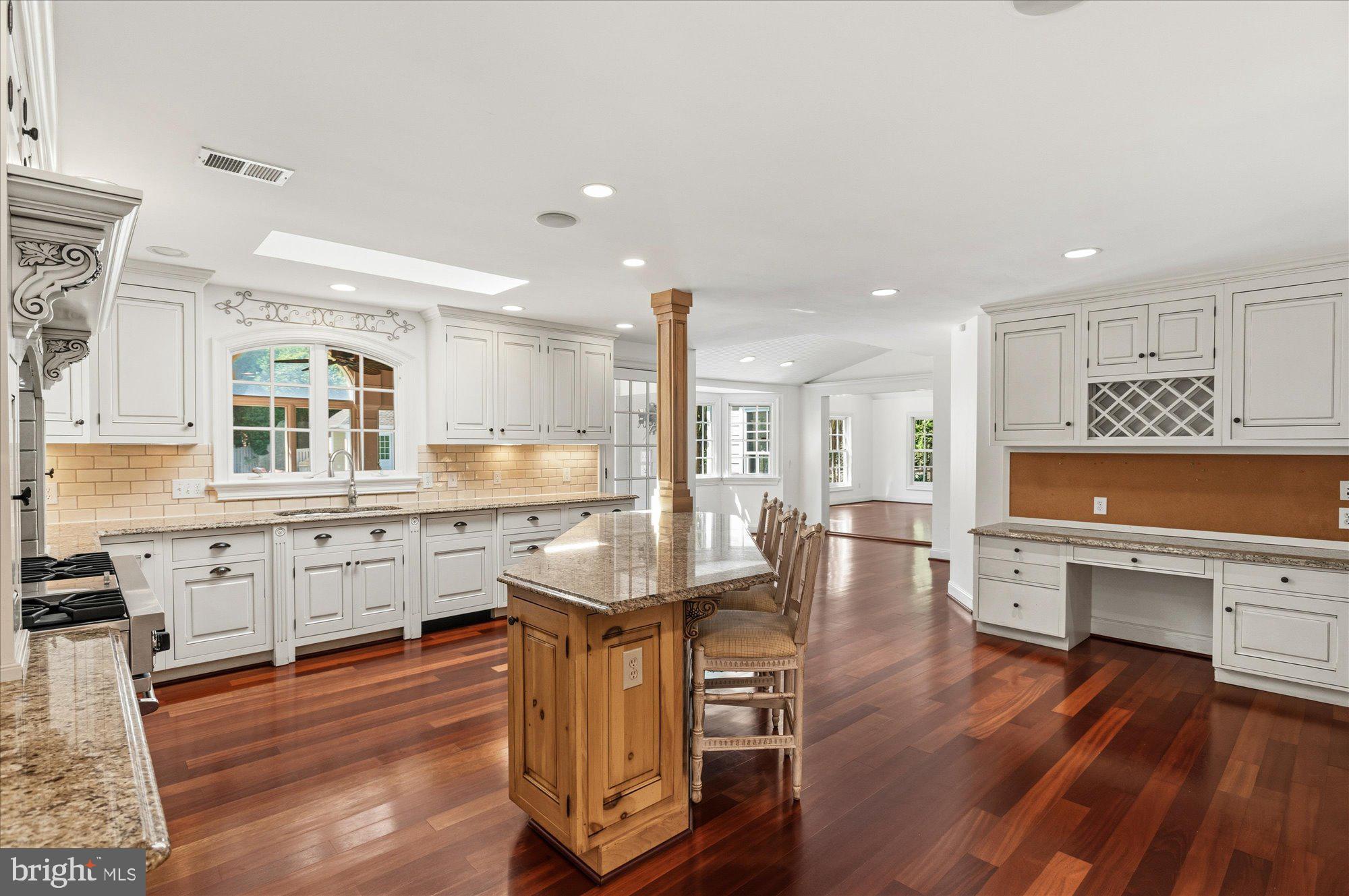 10019 Kendale Road Potomac, MD 20854 - Photo 20 of 64 Walking into kitchen from Dining Room.