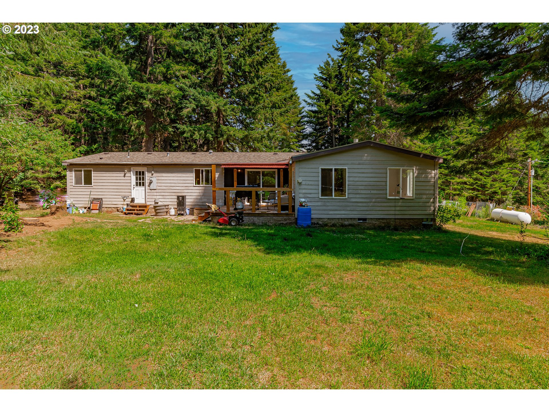 21 Nash Road White Salmon, WA 98672 - Photo 29 of 46 a front view of house with yard and green space