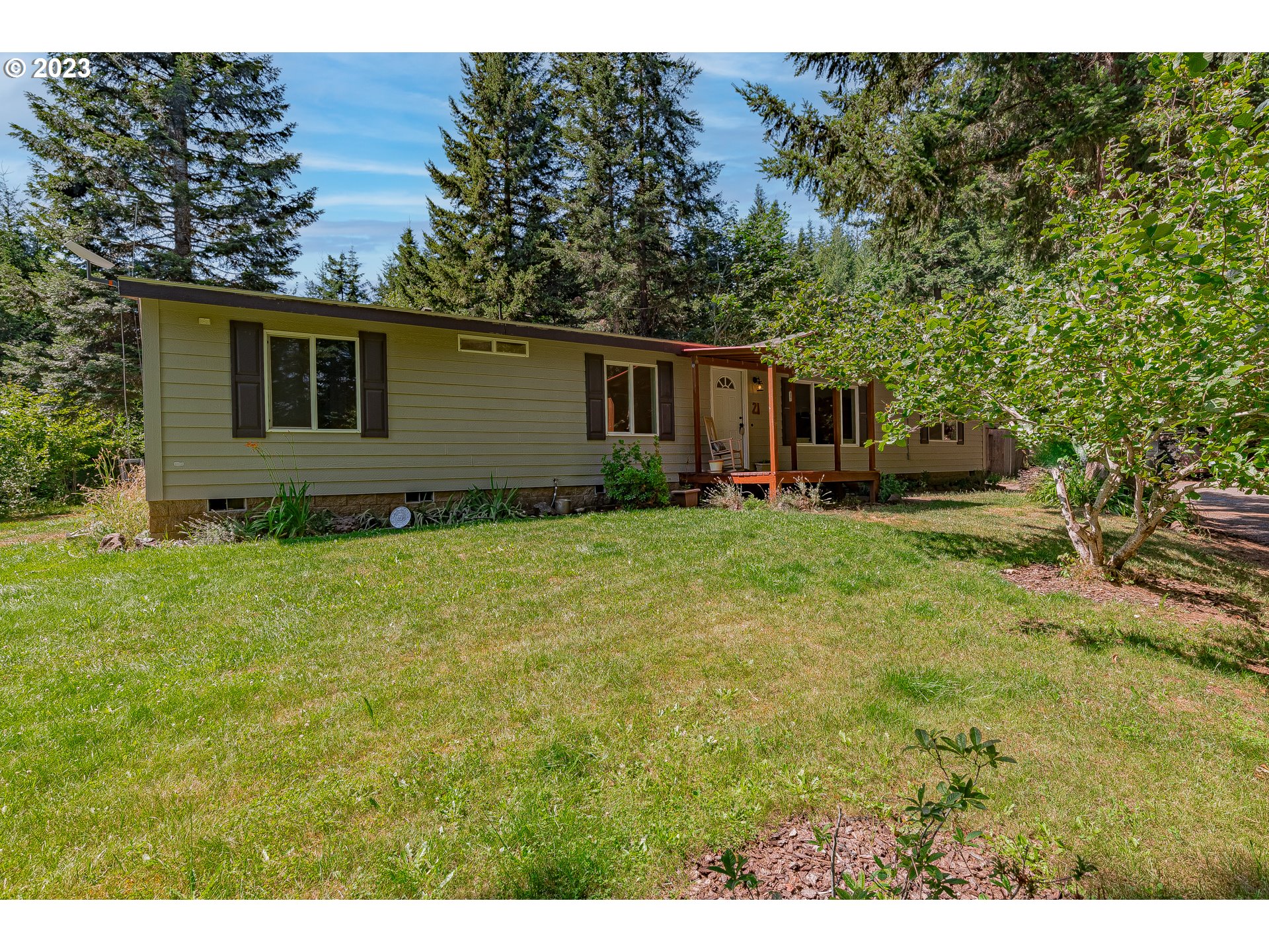 21 Nash Road White Salmon, WA 98672 - Photo 35 of 46 a view of a backyard of the house