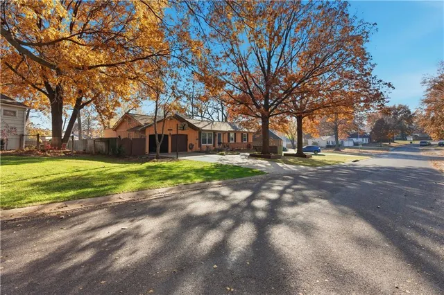 $369,900 | 9207 West 97th Street, Overland Park, KS 66212