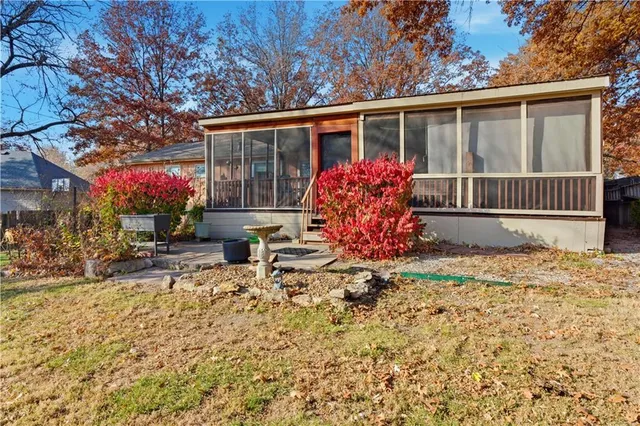 $369,900 | 9207 West 97th Street, Overland Park, KS 66212