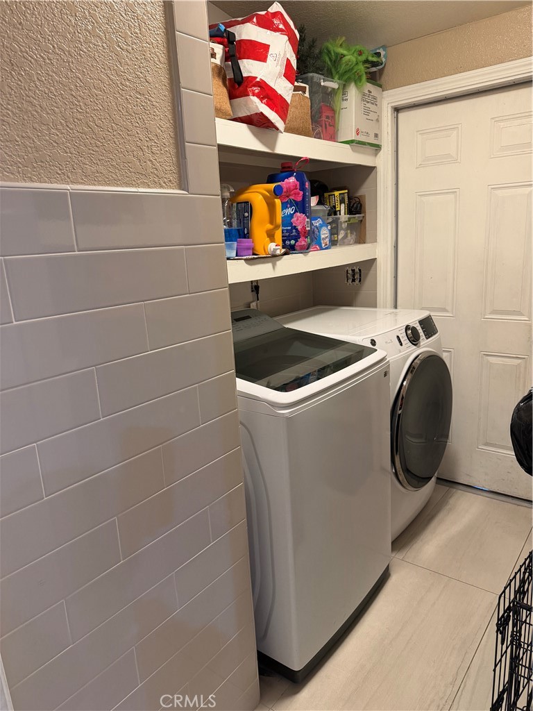 12700 Elliott, Unit 98 El Monte, CA 91732 - Photo 23 of 43 a utility room with dryer and washer