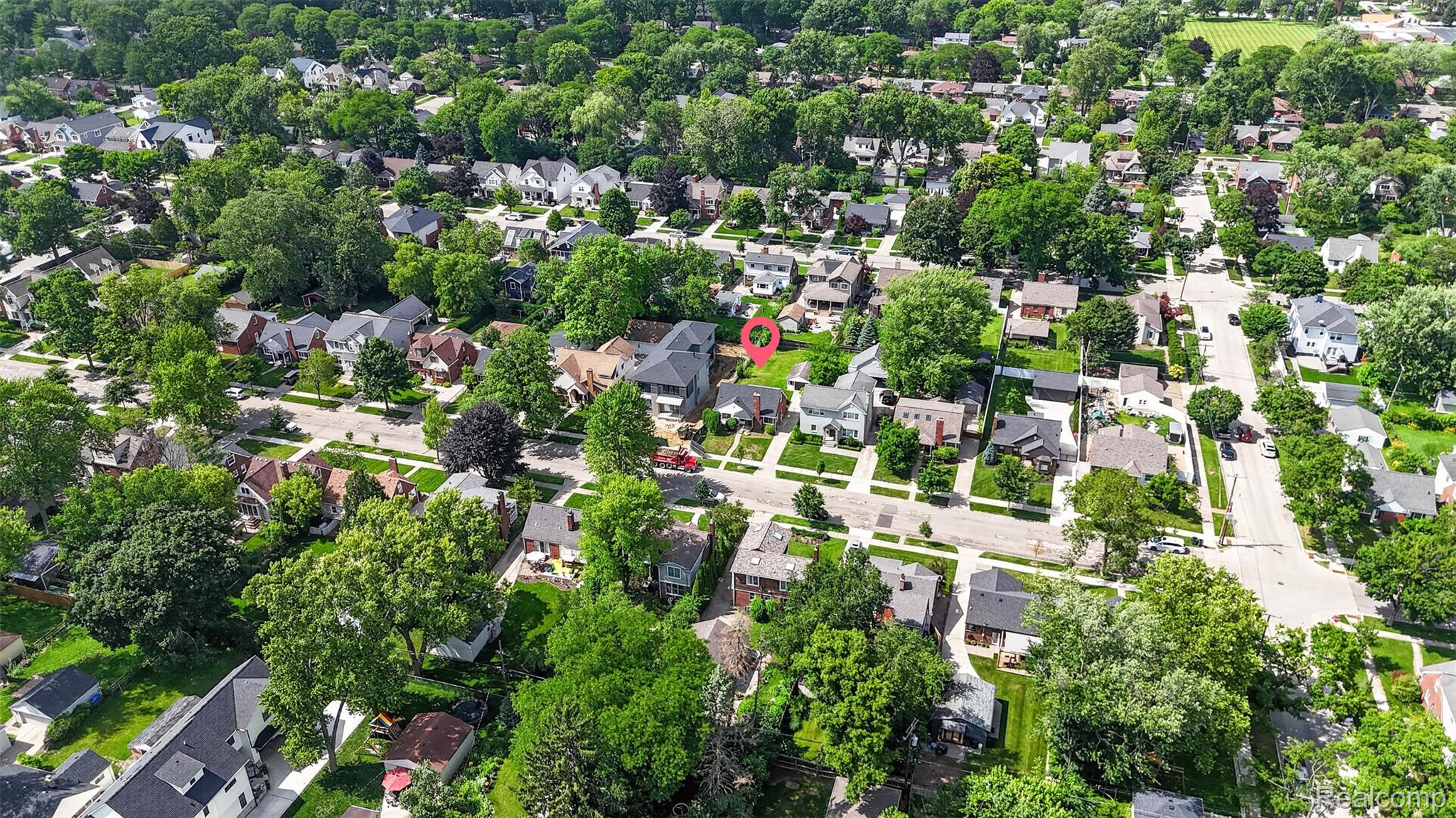 2507 Windemere Road Birmingham, MI 48009 - Photo 34 of 36 DJI_20260701160833_0071_D.jpg