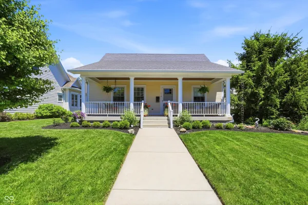 $1,075,000 | 810 West Pine Street, Zionsville, IN 46077