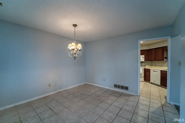 $260,000 | 2908 Wood Knoll Lane, Fort Wayne, IN 46804