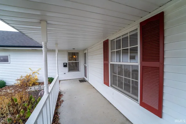 $260,000 | 2908 Wood Knoll Lane, Fort Wayne, IN 46804