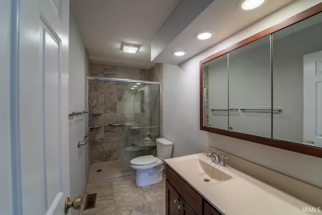 $260,000 | 2908 Wood Knoll Lane, Fort Wayne, IN 46804