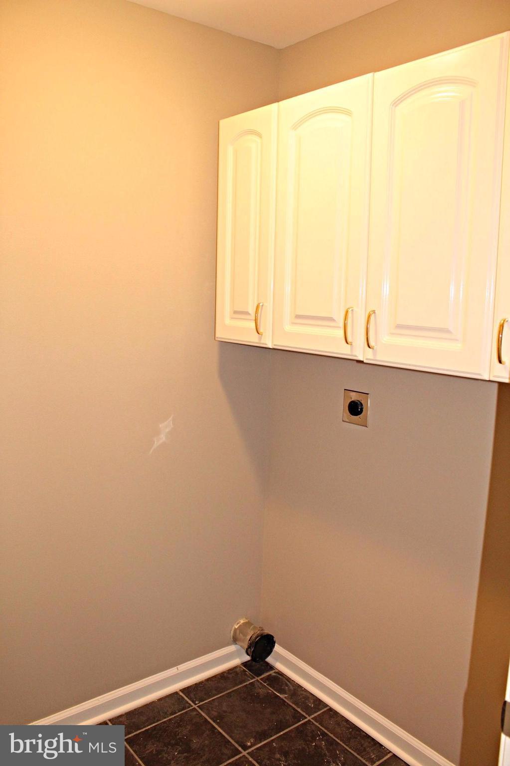 7815 Meath Road Baltimore, MD 21222 - Photo 17 of 17 a bathroom with a window