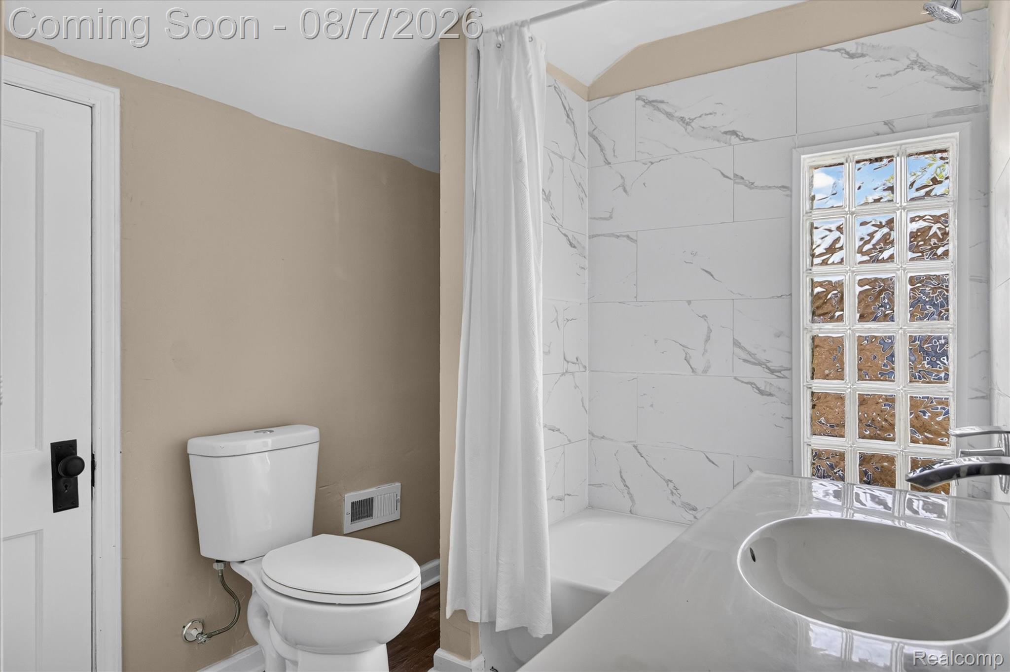 28264 Waltz Road New Boston, MI 48164 - Photo 21 of 43 2nd Floor Bathroom