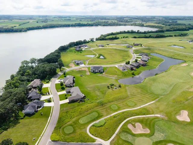 $889,900 | 2334 West 9th Street, Albert Lea, MN 56007