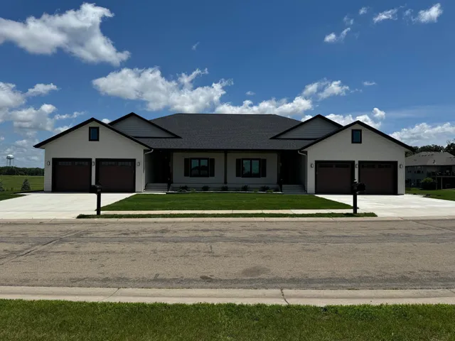 $889,900 | 2334 West 9th Street, Albert Lea, MN 56007