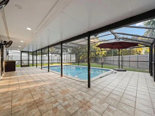 a view of a backyard with pathway