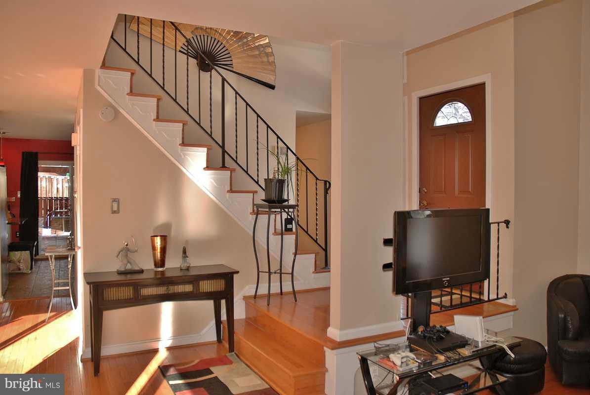 1721 Shilling Lane Silver Spring, MD 20906 - Photo 2 of 23 Living Room