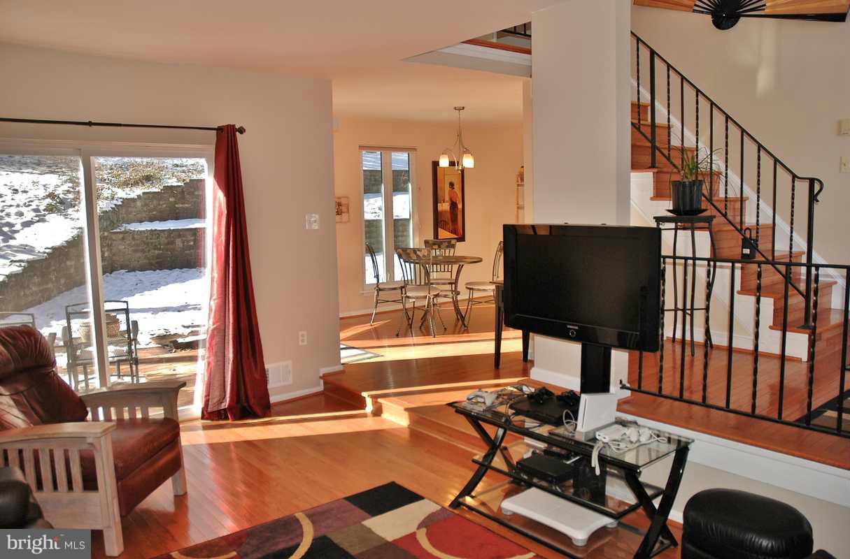 1721 Shilling Lane Silver Spring, MD 20906 - Photo 3 of 23 Living Room