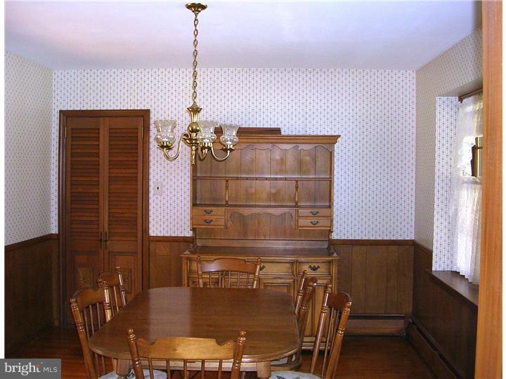 142 Beechwood Road Newtown Square, PA 19073 - Photo 3 of 9 Dining Room