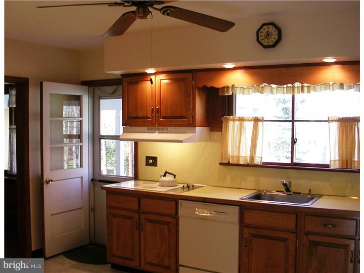 142 Beechwood Road Newtown Square, PA 19073 - Photo 5 of 9 Kitchen