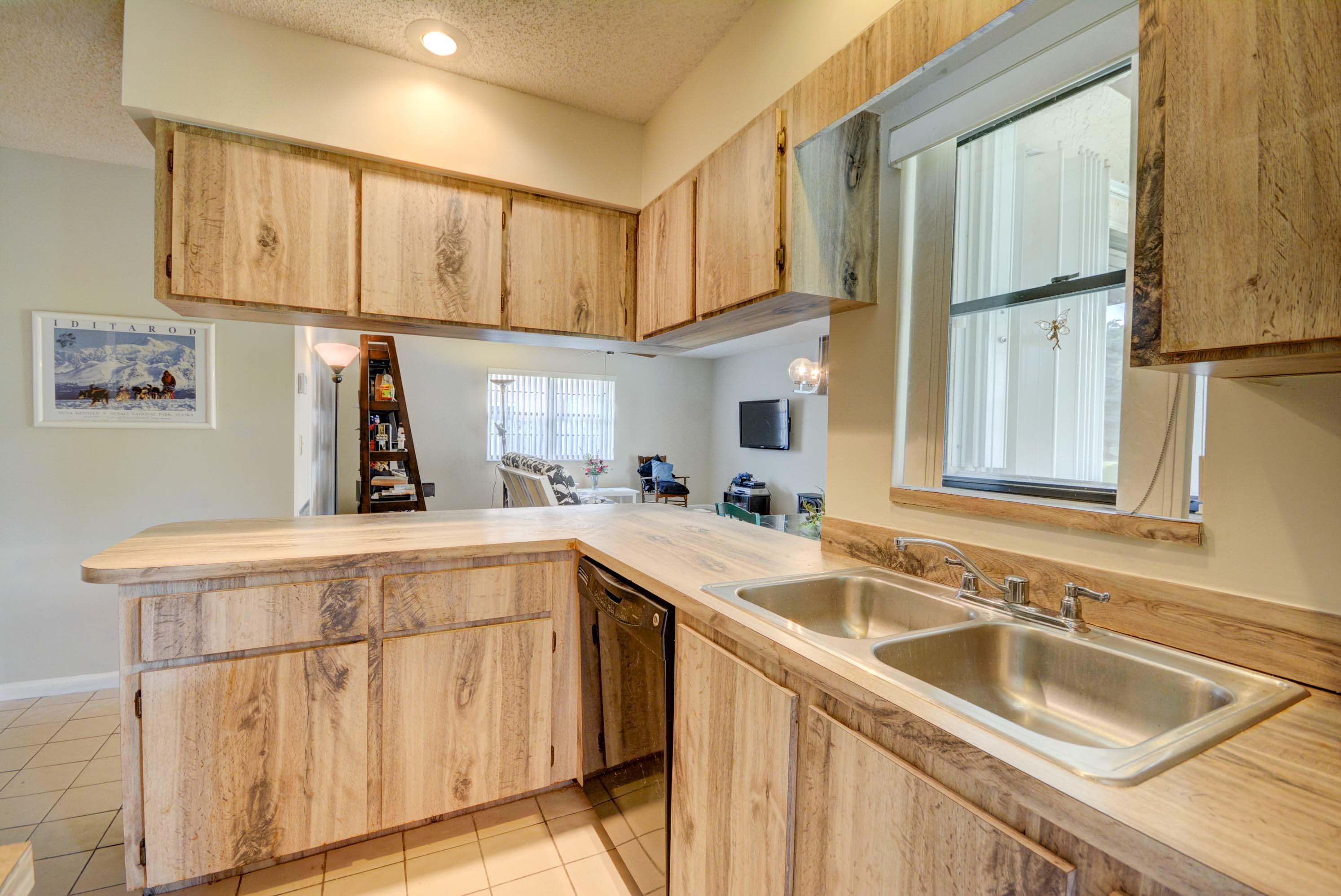 22953 Southwest 56th Avenue Boca Raton, FL 33433 - Photo 10 of 24 Kitchen