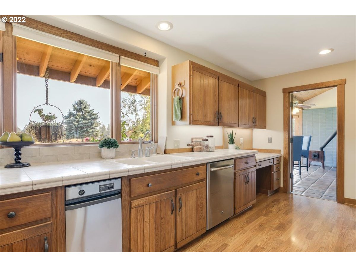 22323 South Central Point Road Oregon City, OR 97045 - Photo 11 of 32 Gallery Image 11