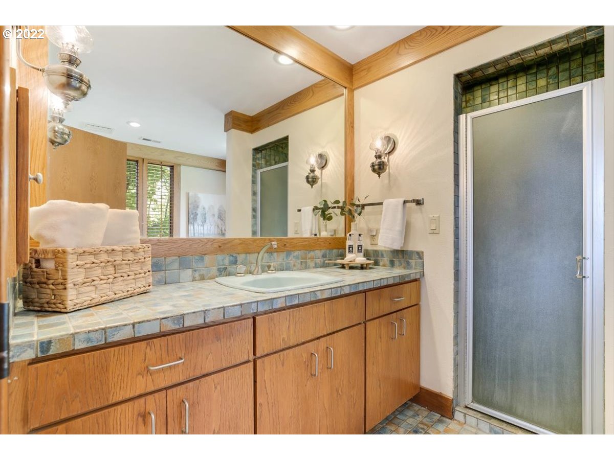22323 South Central Point Road Oregon City, OR 97045 - Photo 14 of 32 Gallery Image 14